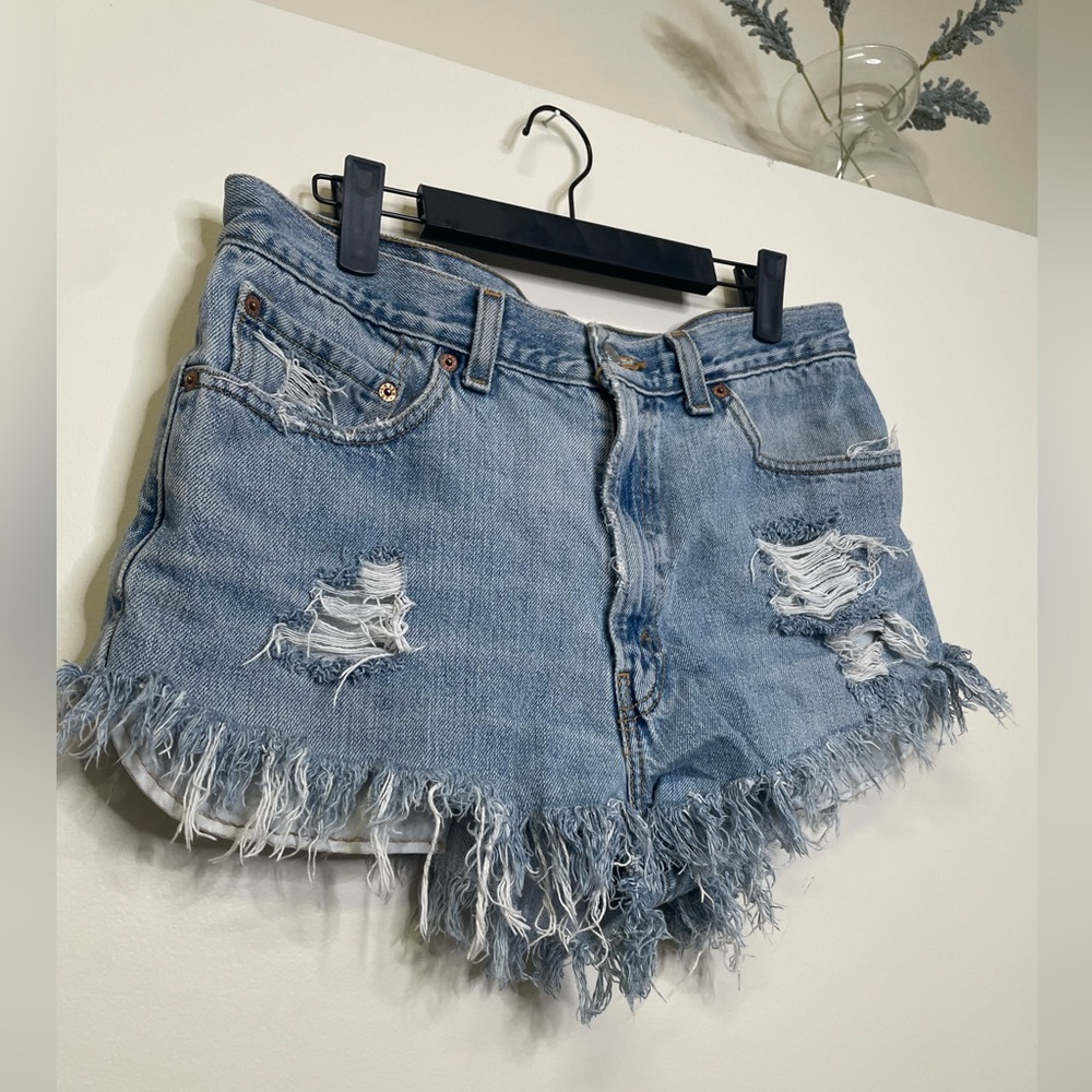 LEVIS cut off denim shorts